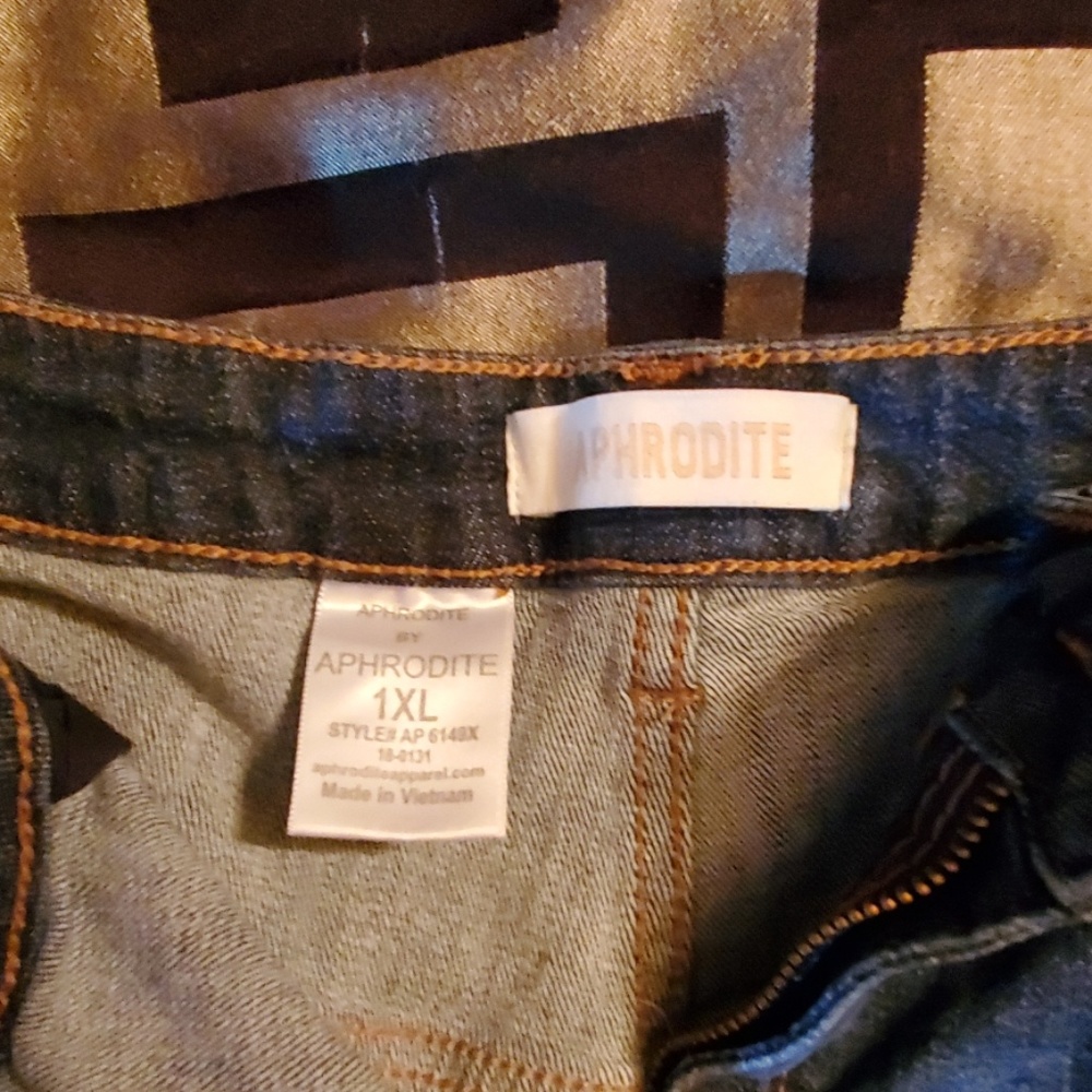 Shorts - Picture 6 of 7